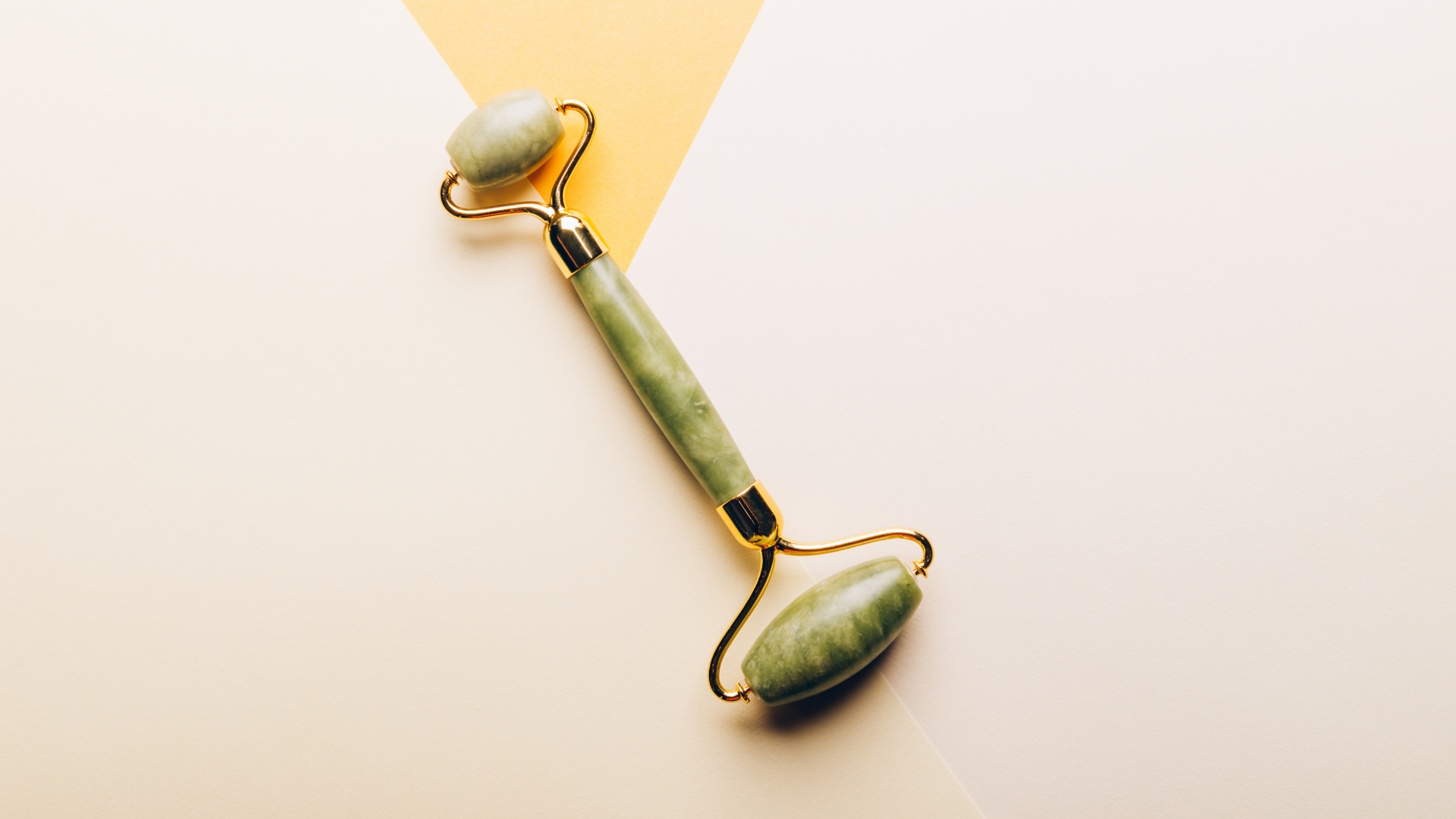 Harmonie zum Rollen: So wird der Trettl True Jade Roller angewendet