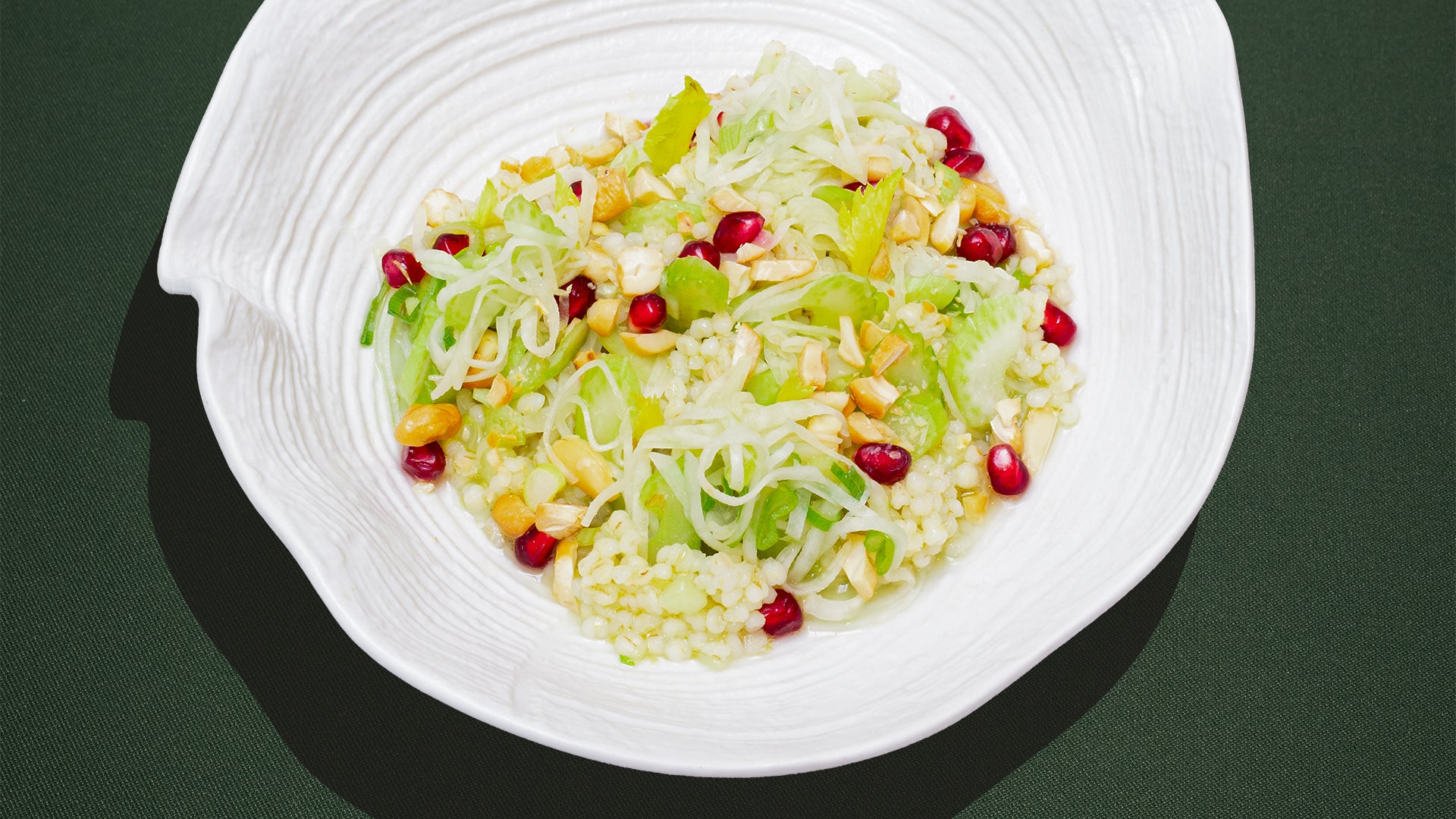 Rezept: Perlgraupensalat mit Granatapfel & Cashewkernen