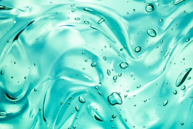 Frischer Glanz für den Sommer: Hyaluron Serum in der Naturkosmetik